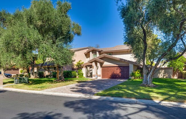 Stunning 3bd/2.5bath in the iconic Las Vegas Country Club
