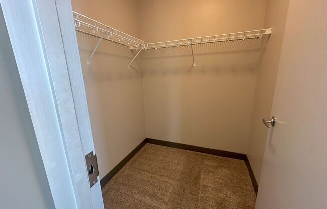 3 beds, 2 baths, 1,292 sqft, $2,800, Unit 1102
