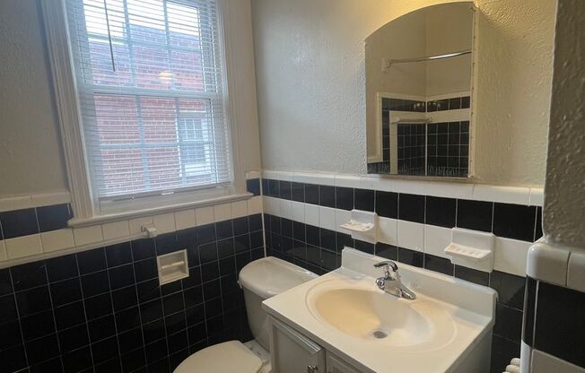 2 beds, 1 bath, 810 sqft, $1,895, Unit 418 #3