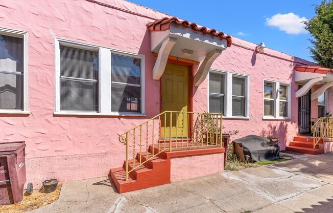 Cozy Cottage with Utilities Paid in Oakland!