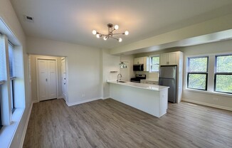 1643 W CORNELIA