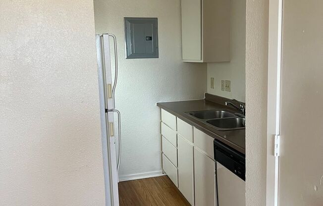 1 bed, 1 bath, 550 sqft, $650, Unit SHI 204