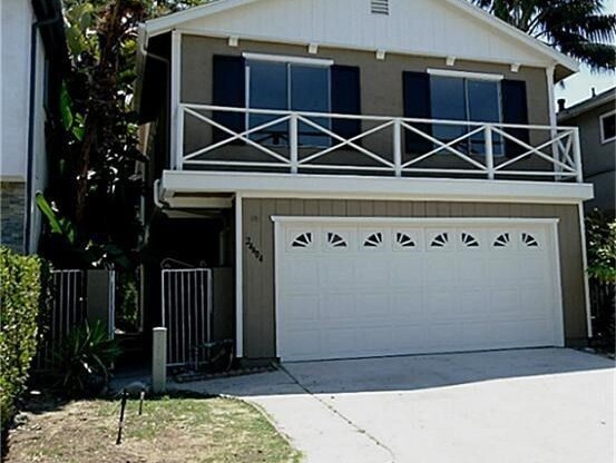 Beautiful 5 bedroom 2.5 bathroom sitting right on the Lake