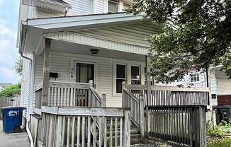 3 Bedroom 1 Bath Home Located in North Toledo