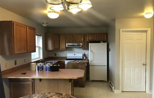 3 beds, 2 baths, $2,800