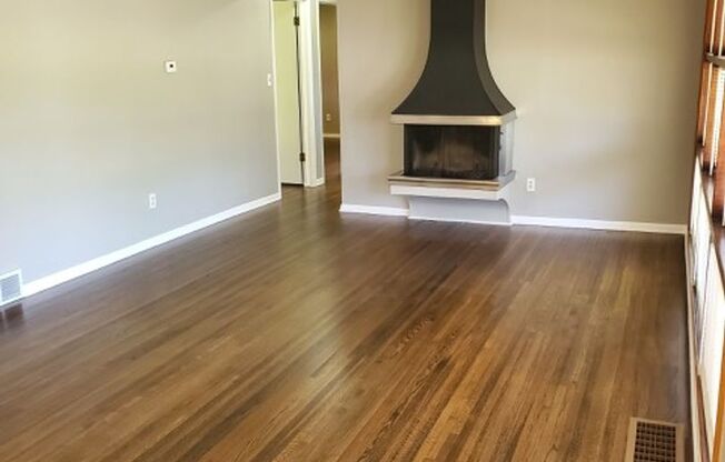 3 bed / 1.5 bath Newly remodeled