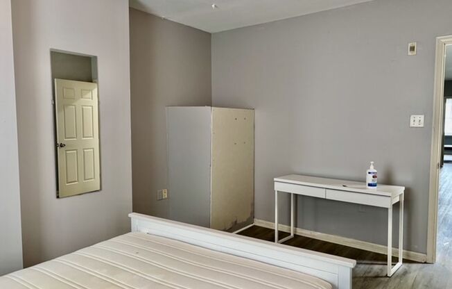 2 beds, 1 bath, 964 sqft, $1,400, Unit #3