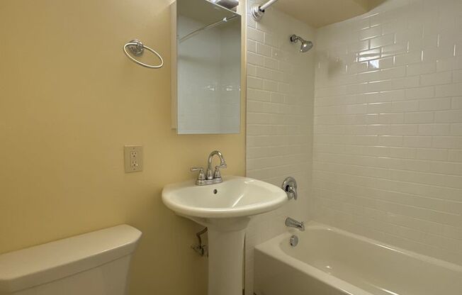 Studio, 1 bath, 360 sqft, $995, Unit 404