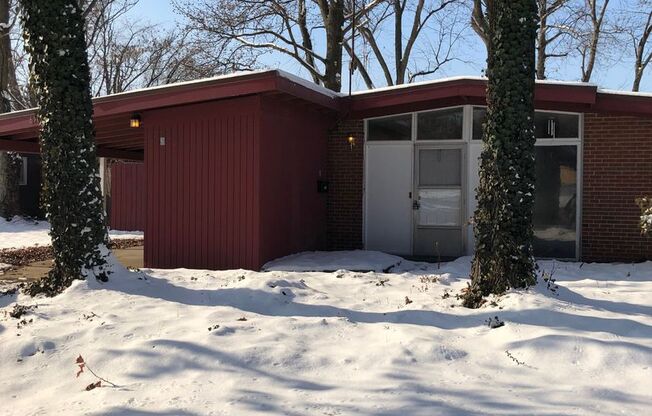 Bright and Spacious 4 Bedroom Home!