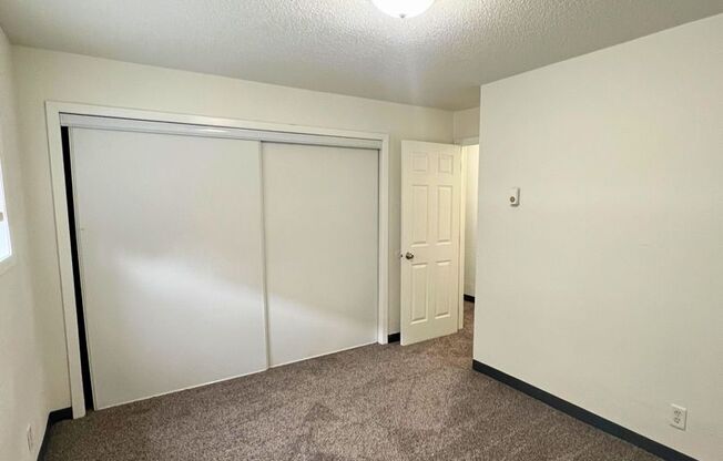 1 bed, 1 bath, $700, Unit 104