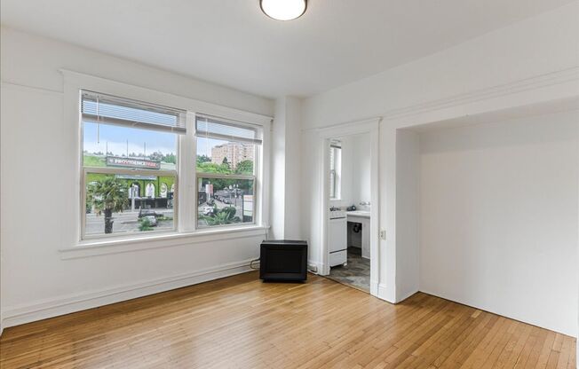 Studio, 1 bath, 332 sqft, $950, Unit 205