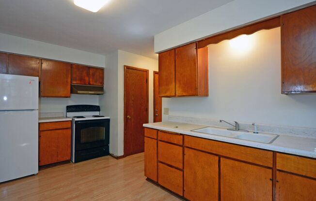 1695 7 ST E