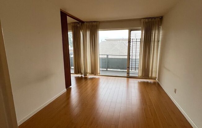 0740O - The Mariposa Apartments