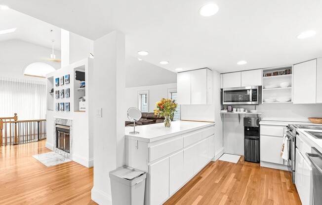 2 beds, 2.5 baths, 2,173 sqft, $5,500, Unit 5