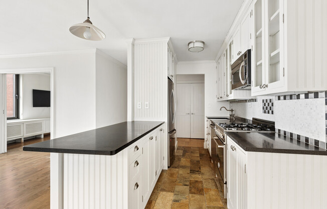 1 bed, 1 bath, 800 sqft, $4,900, Unit 28D