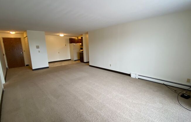 3 beds, 1 bath, 1,142 sqft, $1,095, Unit #301K