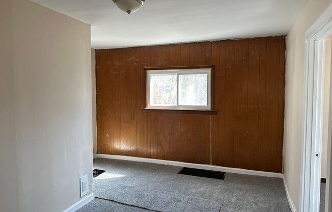 YUO WILL FALL IN LOVE WITH THIS COZY HOME !!!