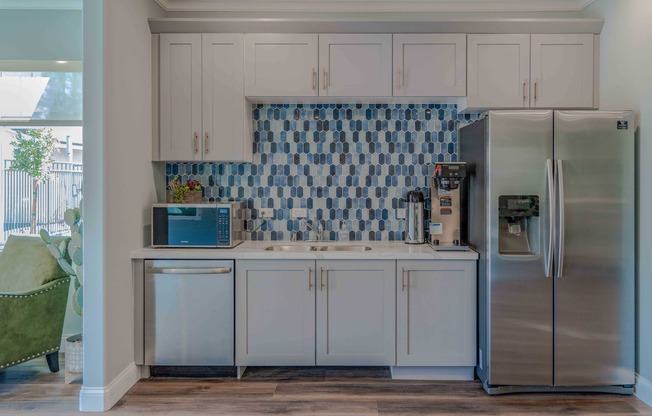 resident lounge with sofas at Turtle Creek apartments