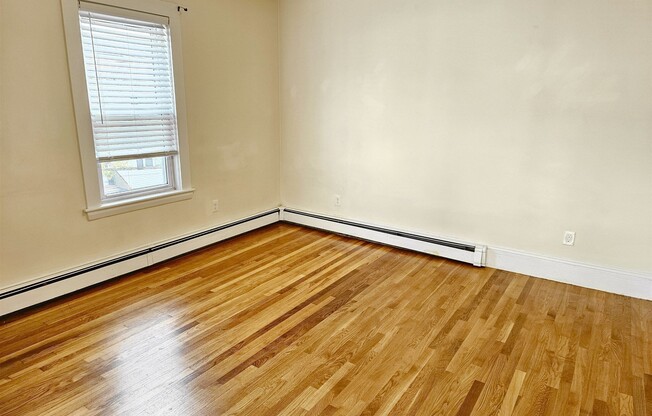 3 beds, 2 baths, 1,300 sqft, $3,250, Unit 2