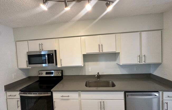 Lakeside Cove Apartments