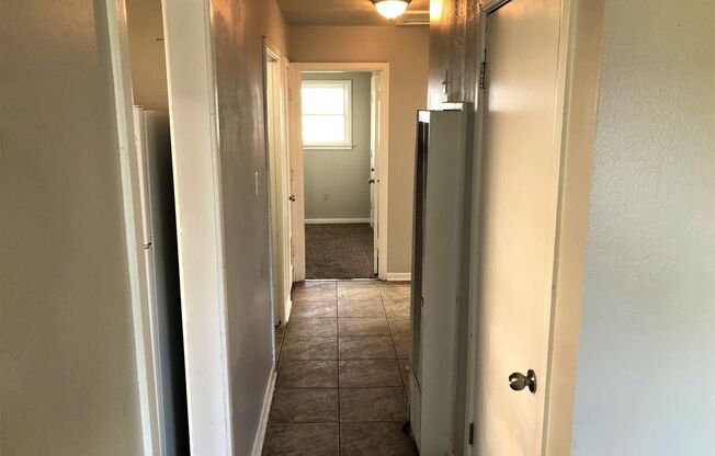 3 beds, 1 bath, $800