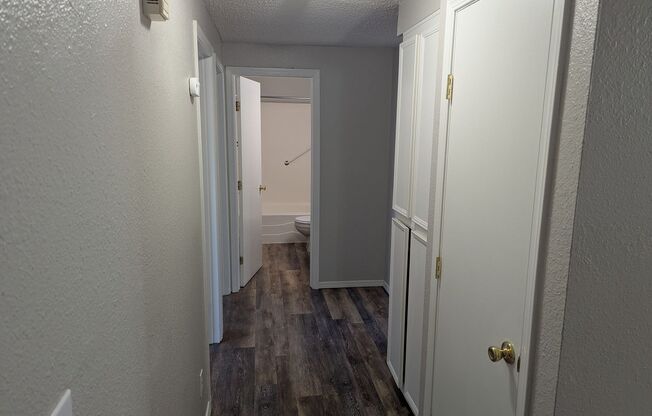 2 beds, 1 bath, 889 sqft, $1,295, Unit 07