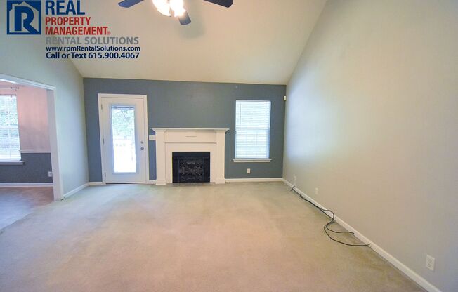 Great 3 bedroom house in Murfreesboro off of Saint Andrews! Washer/Dryer included!