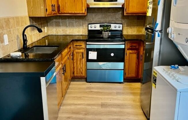 2 Bedroom with Laundry Downtown Easton
