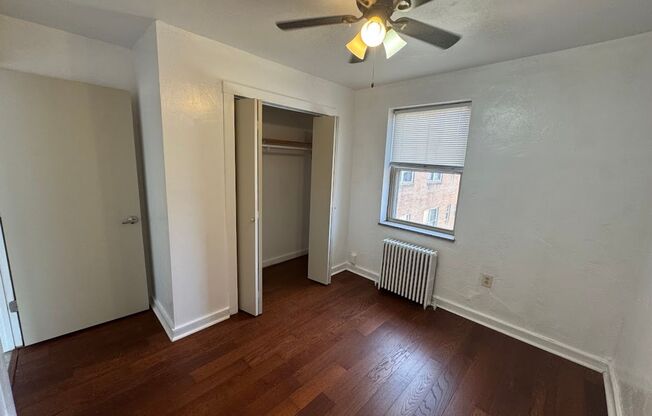3 beds, 1 bath, $2,100, Unit 306D