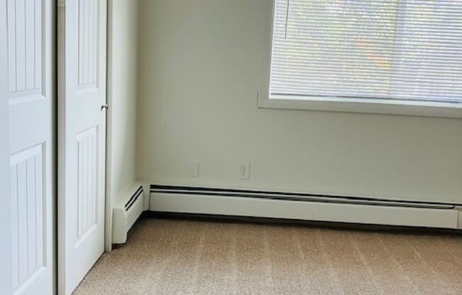 2 beds, 1 bath, 800 sqft, $1,895, Unit 10-12