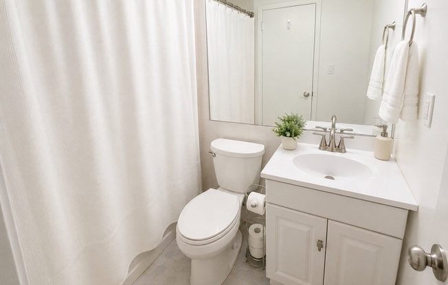 2 beds, 1 bath, 850 sqft, $2,675, Unit T37