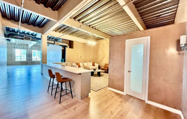 3 beds, 2 baths, 1,950 sqft, $5,500, Unit 1205