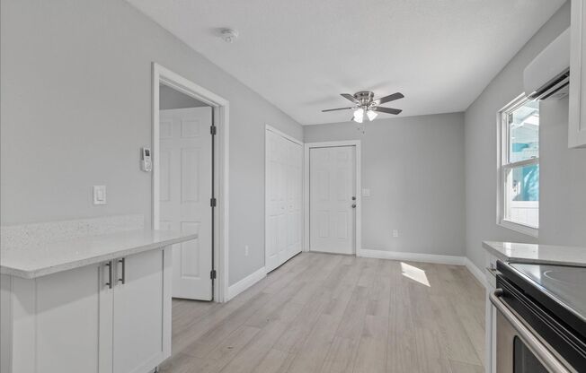 Charming Detached One-Bedroom with Modern Finishes in St. Petersburg!