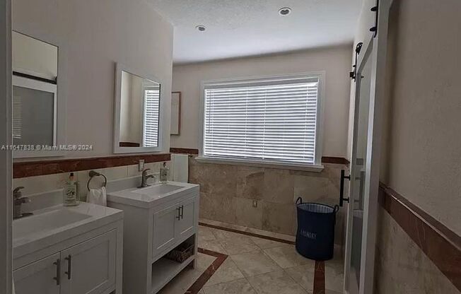 3 beds, 3 baths, $6,250, Unit # 1401