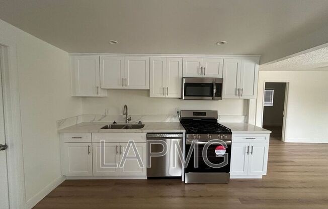 3824 W 104 ST