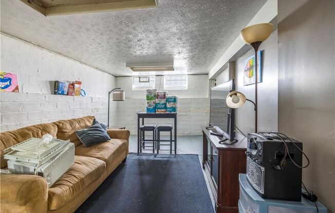 12413 WORTHINGTON AVE Cleveland, OH 44111