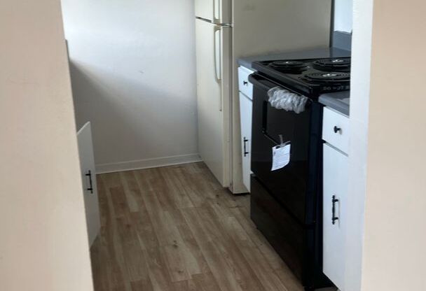 1 bed, 1 bath, 667 sqft, $720, Unit 102