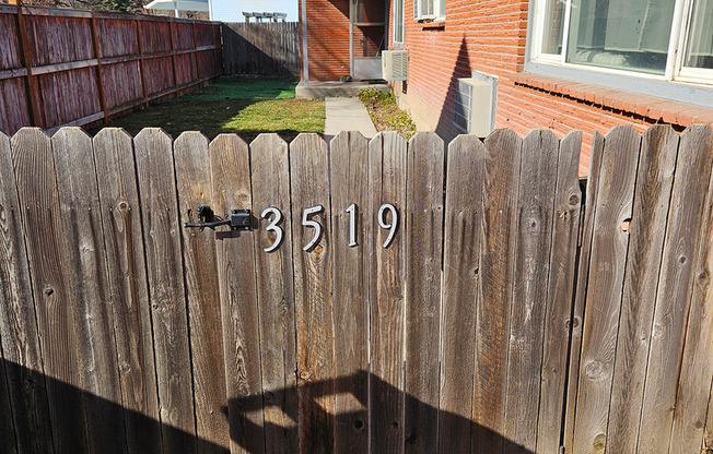 North Boise Duplex w/2 beds, 1bath, W/D, and Covered Parking