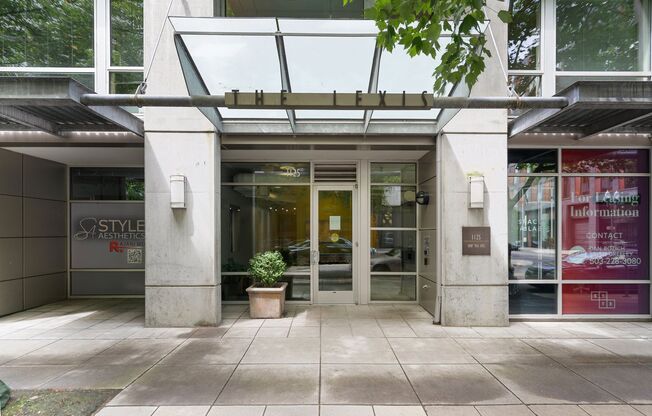 2 Bed, 2 Bath condo in the Pearl District - Now Available!