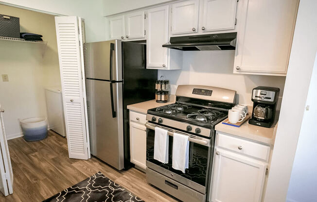 Fully Equipped Kitchen at The Residence at Christopher Wren Apartments, Columbus, OH