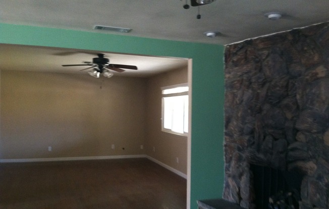 3 Bedroom Home in Northwest Visalia off of Chinowth and Mineral King