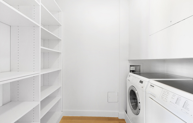 124 W 23 ST