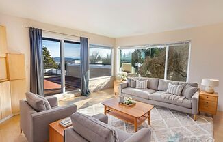 Condo Near OHSU with Huge Deck, Stunning Views and Parking