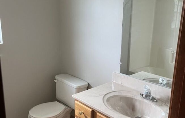 3 beds, 2.5 baths, 1,350 sqft, $1,400, Unit 1454 West Rockcrest Drive