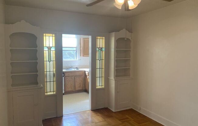 2 beds, 1 bath, $2,250, Unit 301