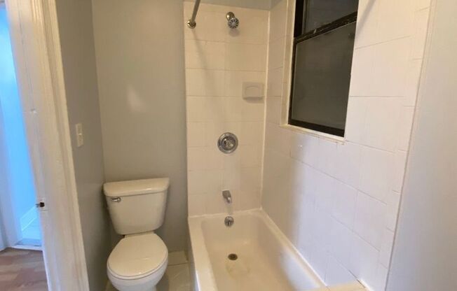 1 bed, 1 bath, $1,600, Unit 14