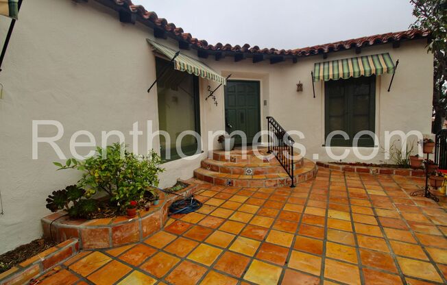 Point Loma, 2244 Plum St, Wood Floors, Air Conditioner, Dbl Sided Fireplace, 2 Car Garage!