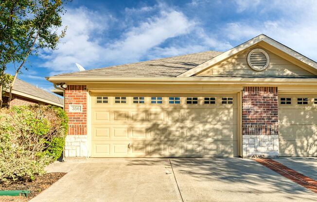 Available Now! Beautiful 3 Bedroom Duplex in Grand Heritage West, Lavon, TX!