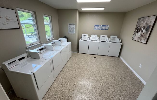 2 beds, 1 bath, 848 sqft, $1,900, Unit 1704