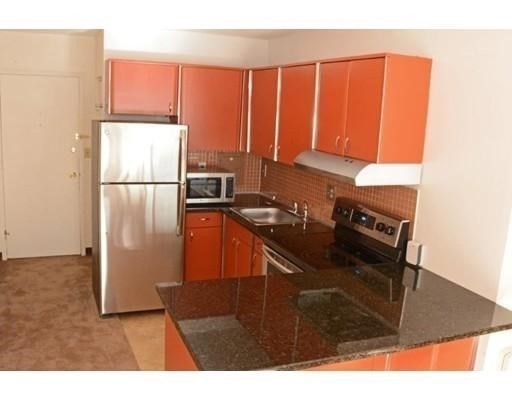 1 bed, 1 bath, 385 sqft, $1,800, Unit L6
